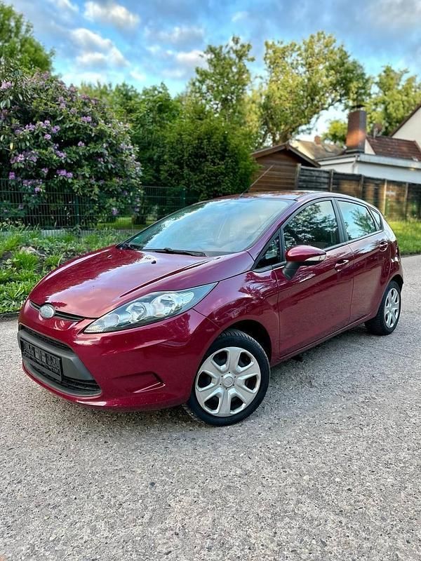 Rot Gebraucht 2009 Ford Fiesta Kleinwagen | 3.600 € (Fairer Preis) - Bild 1/4