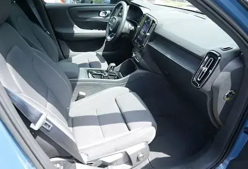 Używany Volvo XC40 Pro 169 kW (231 KM) 2023 Niebieski SUV