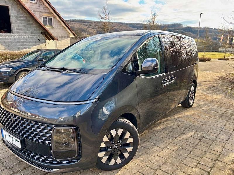 Gebraucht Hyundai Staria Signature 177 PS (130 kW) 2022 Grau Van / Kleinbus
