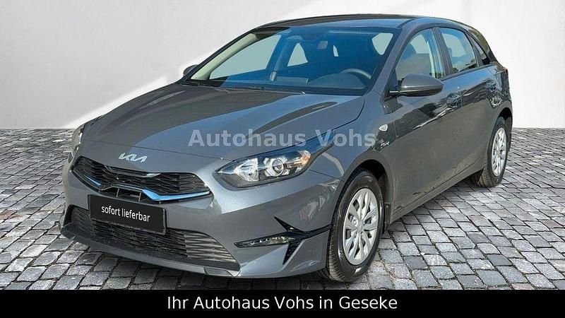 Neu Kia Ceed Best 140 PS (102 kW) 2025 Weiß Kleinwagen