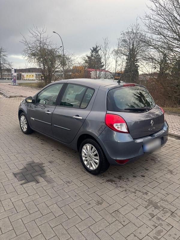 Gebraucht Renault Clio II Expression 101 PS (74 kW) 2010 Kleinwagen
