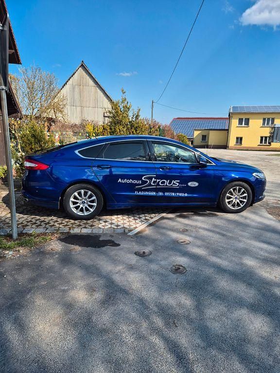 Gebraucht Ford Mondeo Titanium 179 PS (131 kW) 2016 Blau Limousine