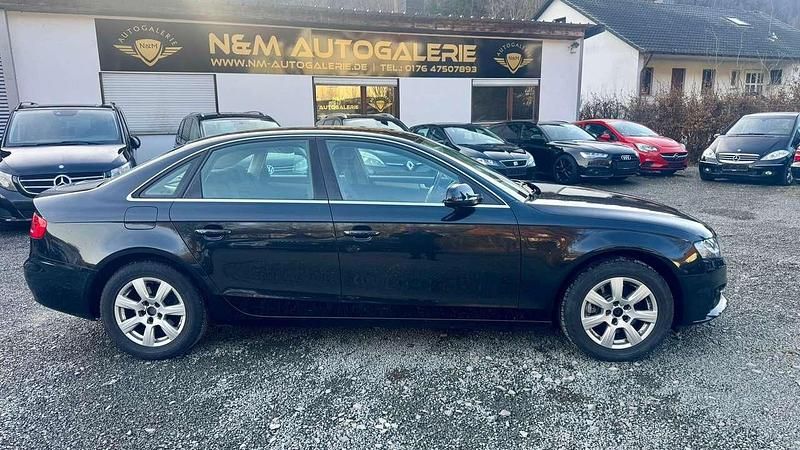 Gebraucht Audi A4 Ambiente 120 PS (88 kW) 2011 Schwarz Limousine