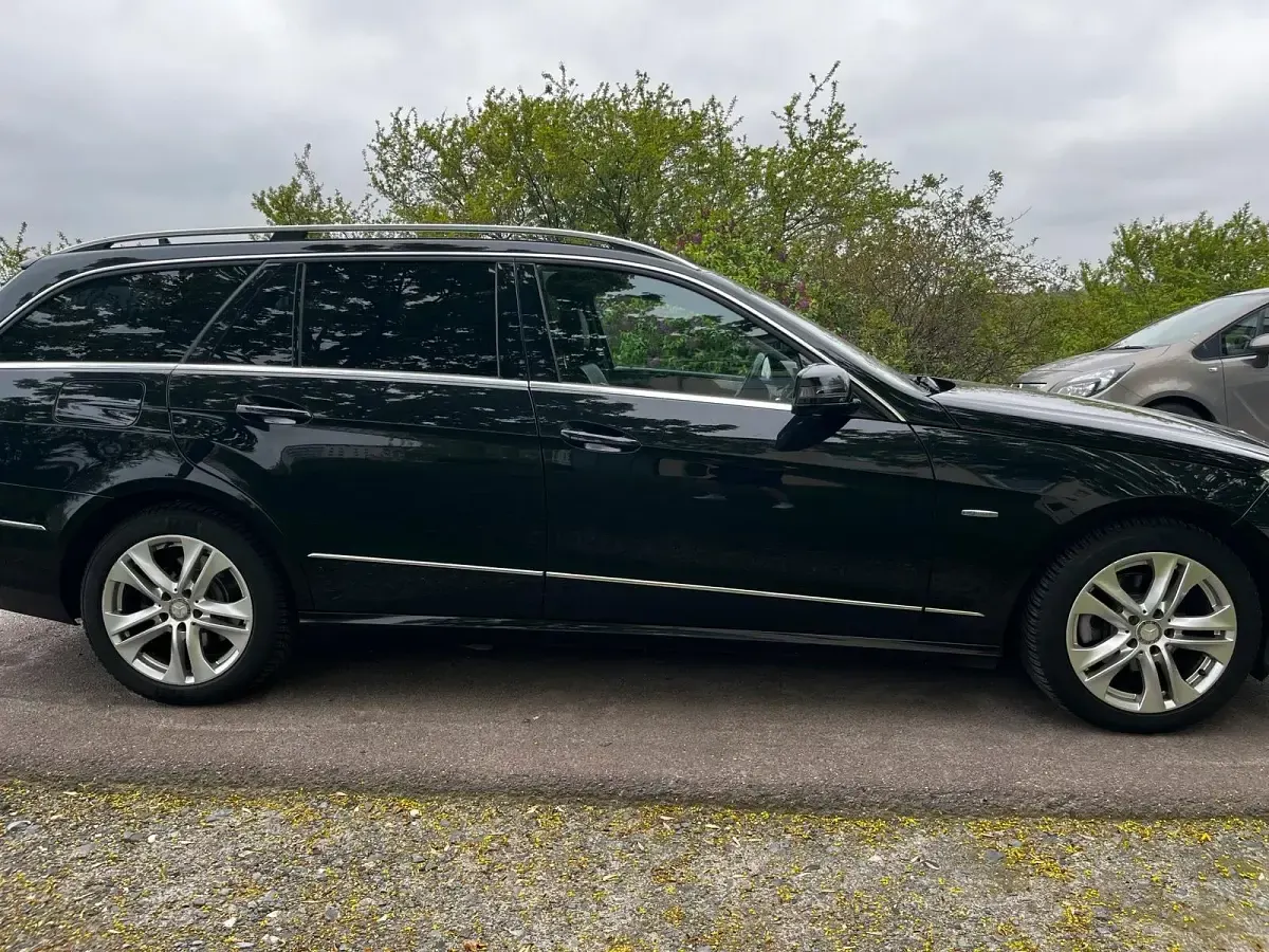 Gebraucht Mercedes E200 2010 Schwarz Kombi