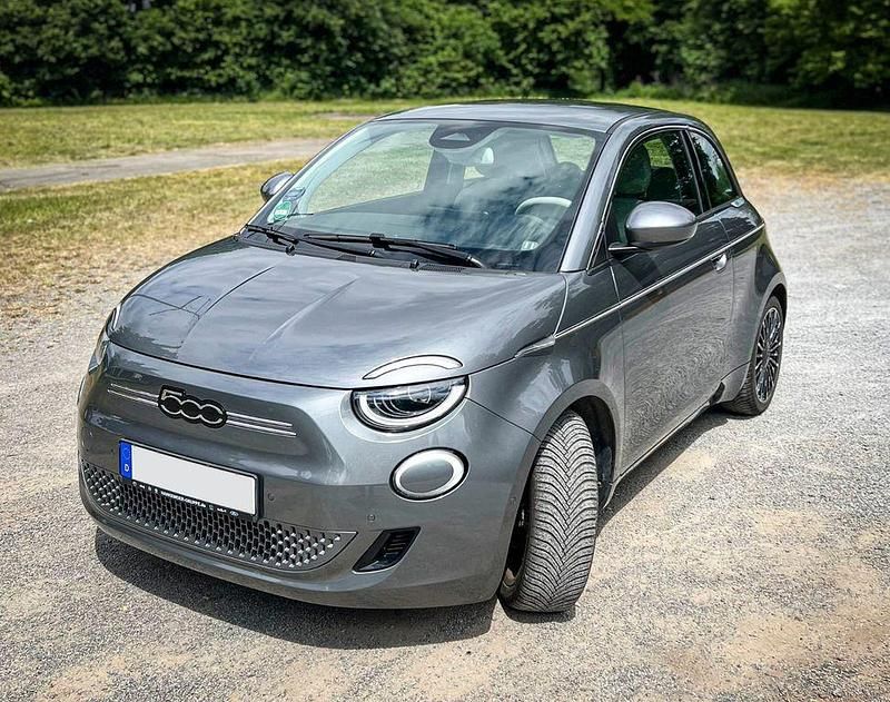 Grau Gebraucht 2022 Fiat 500e La Prima Cabrio | 23.500 € (Fairer Preis) - Bild 1/4