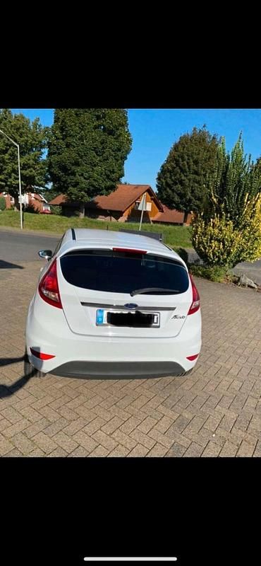 Gebraucht Ford Fiesta Titanium 60 PS (44 kW) 2009 Weiß Kleinwagen