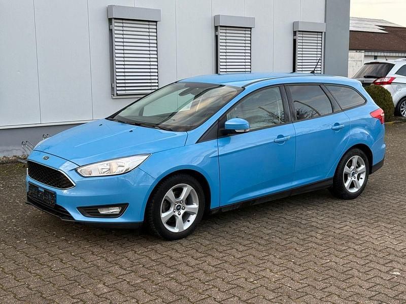 Blau Gebraucht 2017 Ford Focus Trend Limousine | 7.490 € (Fairer Preis) - Bild 1/4