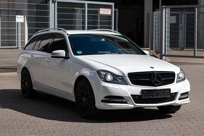 Gebraucht Mercedes C180 156 PS (114 kW) 2013 Weiß Limousine