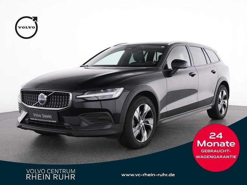 Schwarz onyx black / metallic Gebraucht 2023 Volvo V60 CC Plus Kombi | 34.990 € (Guter Preis) - Bild 1/4