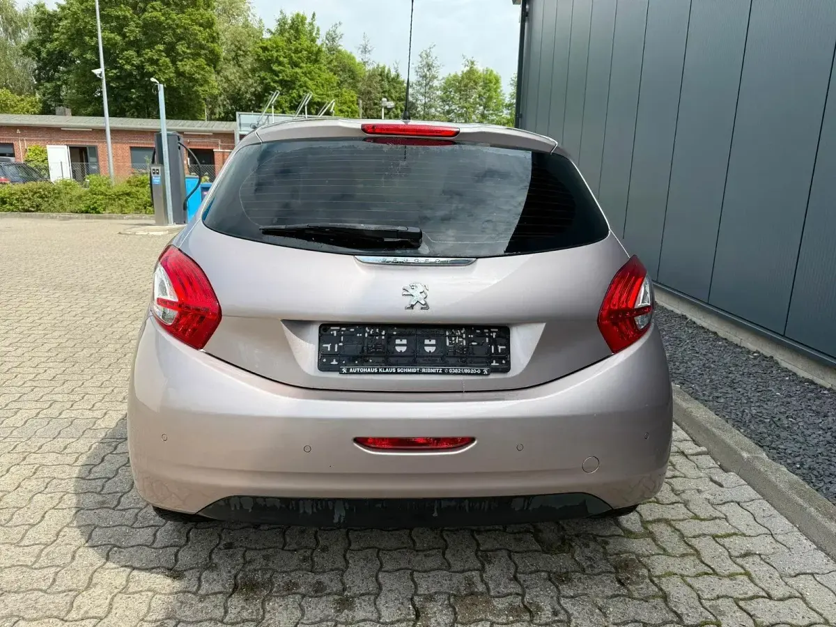 Gebraucht Peugeot 208 Allure 120 PS (88 kW) 2012 Violet Kleinwagen