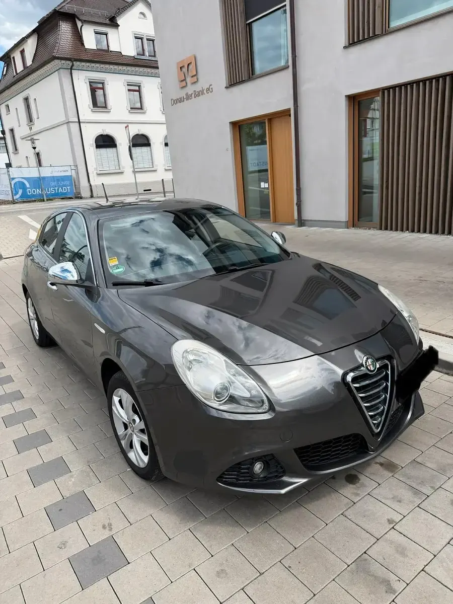 Gebraucht Alfa Romeo Giulietta 140 PS (102 kW) 2011 Grau Kleinwagen