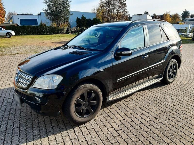 Gebraucht Mercedes ML320 224 PS (164 kW) 2007 Schwarz SUV