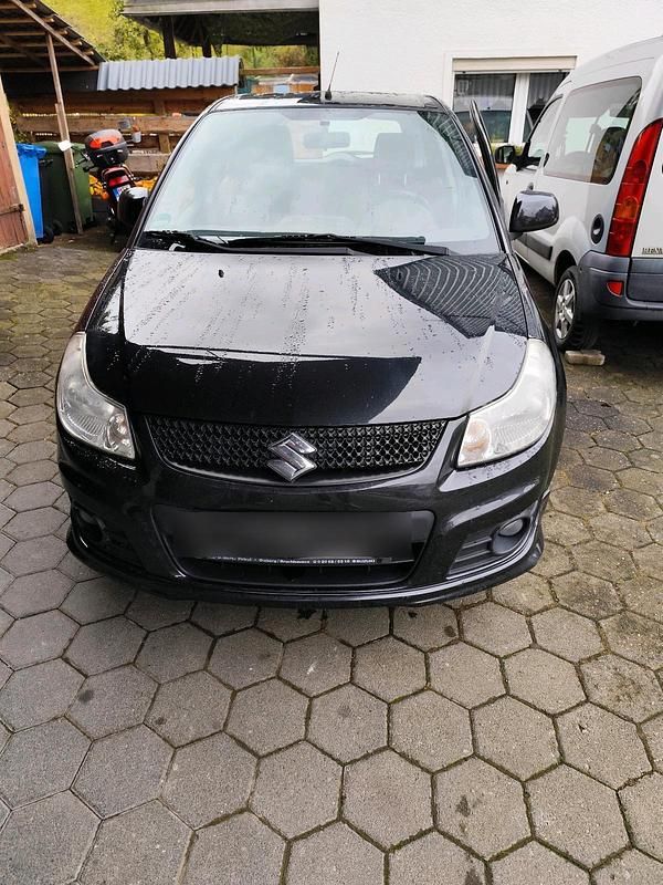 Schwarz Gebraucht 2011 Suzuki SX4 Limousine | 3.450 € (Guter Preis) - Bild 1/4