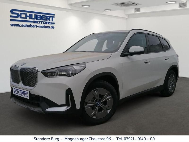 Weiß Neu 2025 BMW iX1 Performance SUV | 56.950 € (Fairer Preis) - Bild 1/4