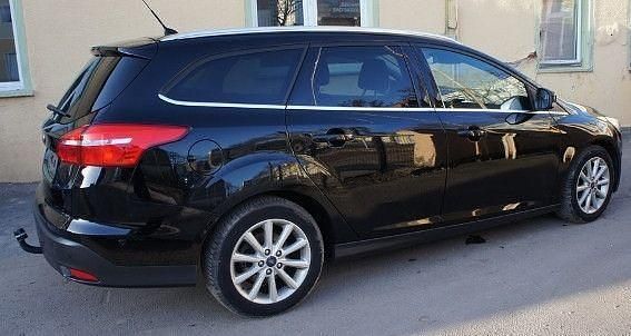 Gebraucht Ford Focus Titanium 125 PS (91 kW) 2015 Schwarz Kombi