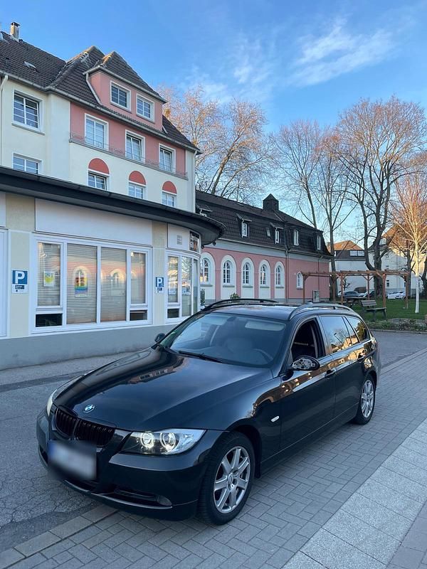 Gebraucht BMW 320 163 PS (119 kW) 2007 Schwarz Kombi