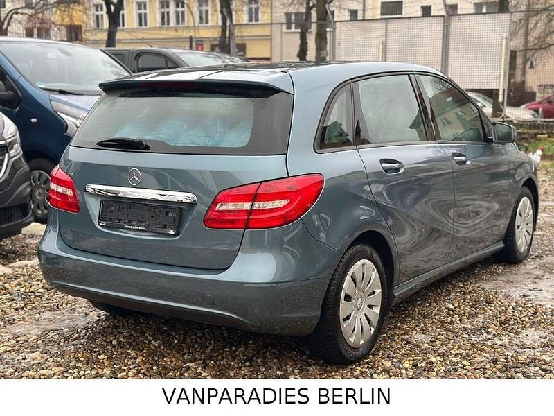 Gebraucht Mercedes B200 156 PS (114 kW) 2012 Grau Van / Kleinbus