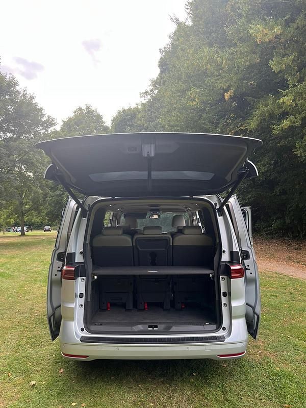 Gebraucht VW Multivan Edition 204 PS (150 kW) 2024 Grau Van