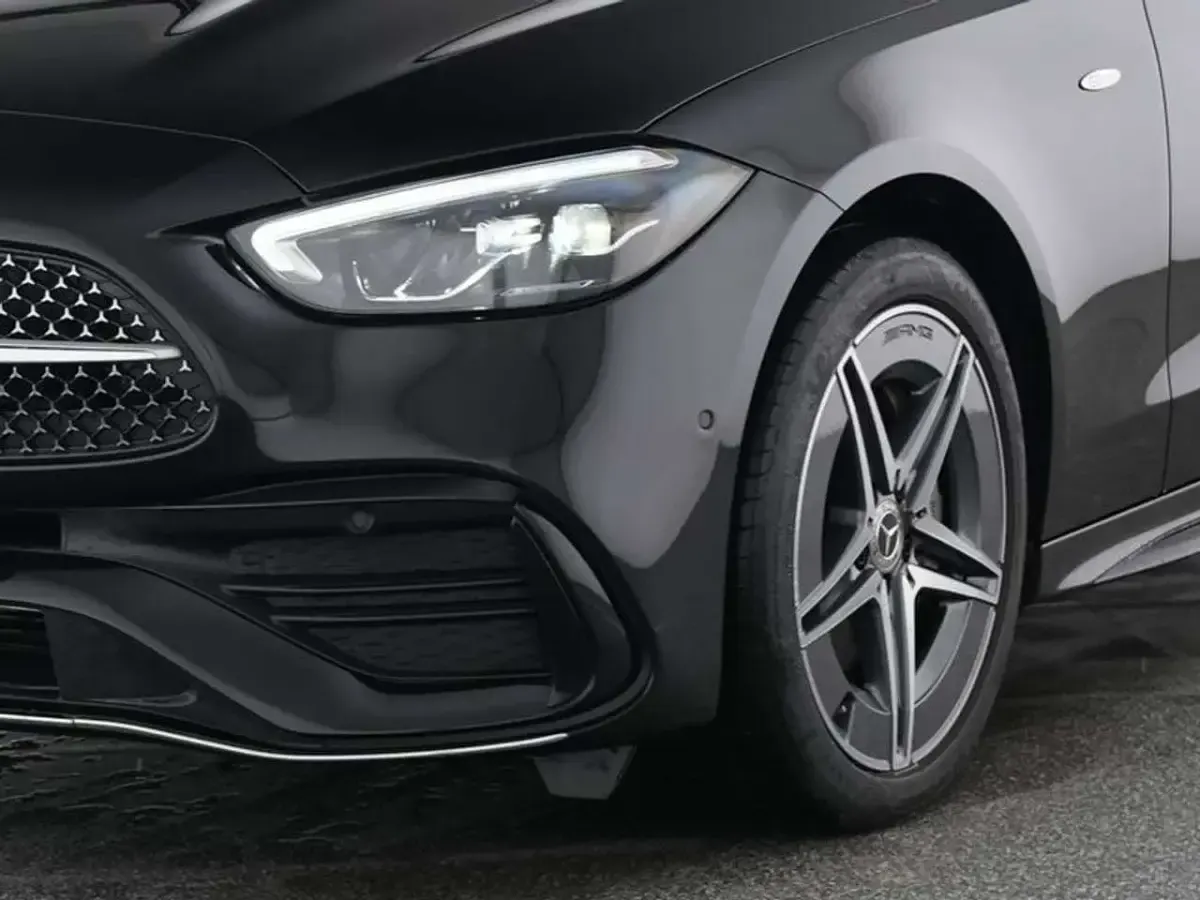 Gebraucht Mercedes C300e AMG 197 PS (144 kW) 2025 Obsidianschwarz metallic Kombi
