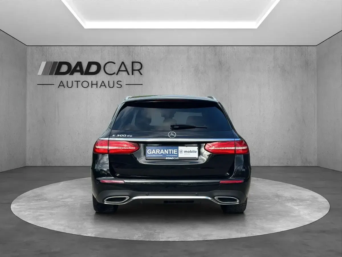 Second-hand Mercedes E300 AMG 194 CP (142 kW) 2019 Negru Break