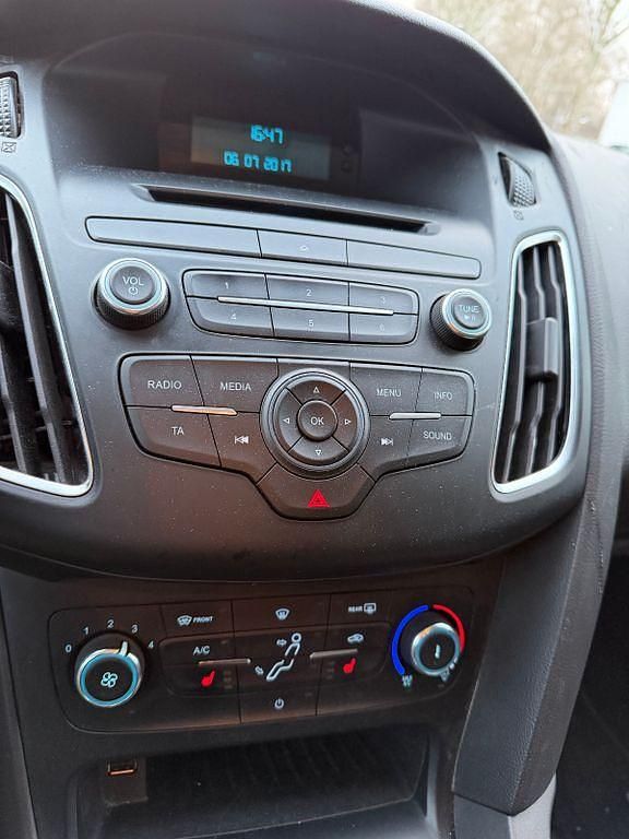 Gebraucht Ford Focus Trend 125 PS (91 kW) 2015 Schwarz Kombi