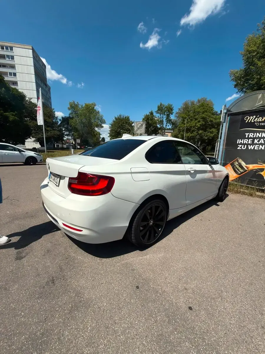 Gebraucht BMW 220 Sport Line 190 PS (139 kW) 2015 Weiß Coupé