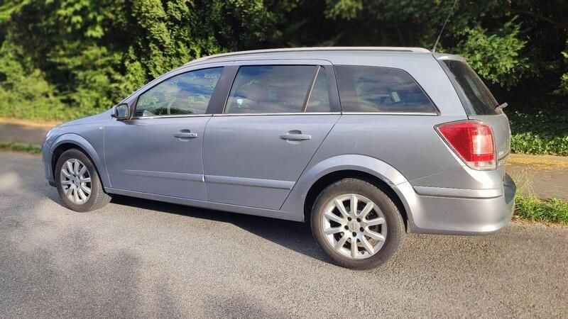 Silber Gebraucht 2005 Opel Astra Kombi | 1.600 € (Guter Preis) - Bild 1/4