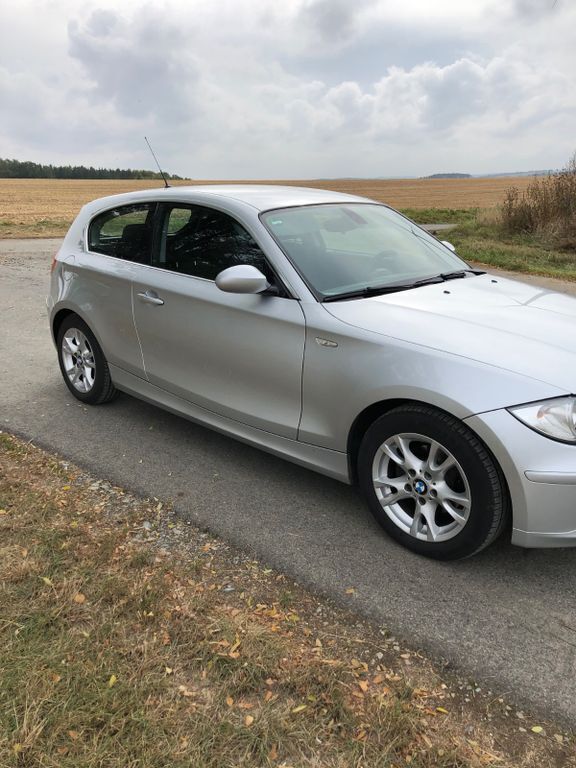 Silber Gebraucht 2009 BMW 116 Kleinwagen | 5.000 € (Fairer Preis) - Bild 1/4