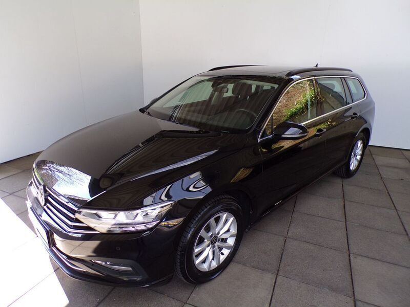 Gebraucht VW Passat S 150 PS (110 kW) 2022 Schwarz Kombi