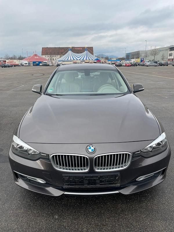 Braun Gebraucht 2013 BMW 318 Limousine | 10.500 € (Guter Preis) - Bild 1/4