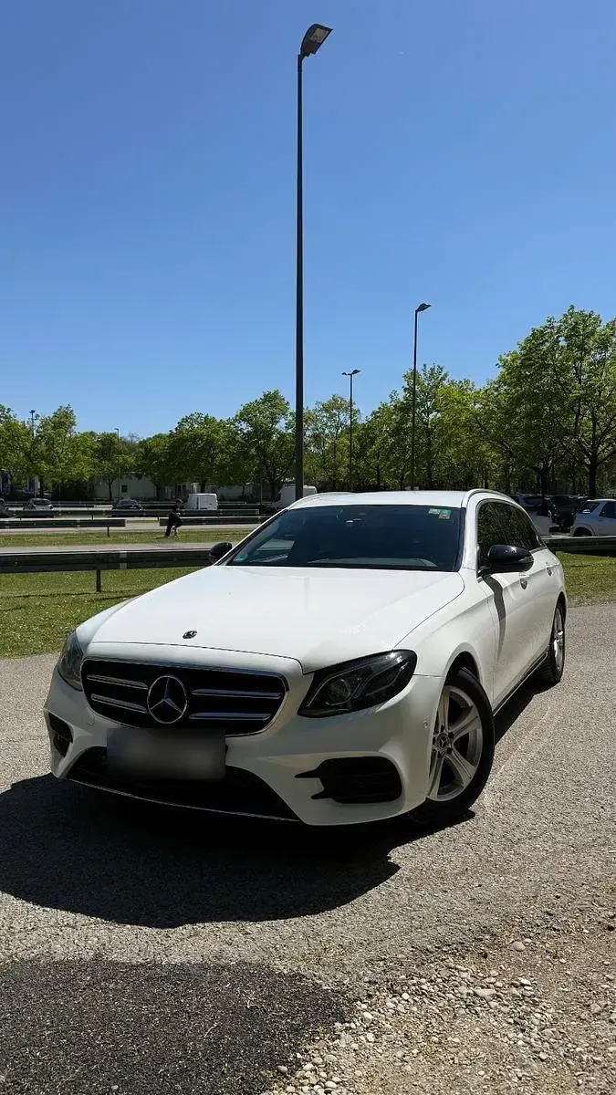 Gebraucht Mercedes E220 AMG 194 PS (142 kW) 2017 Silber Limousine