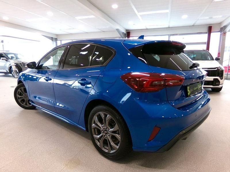 Gebraucht Ford Focus ST-Line 125 PS (91 kW) 2023 Blau Limousine
