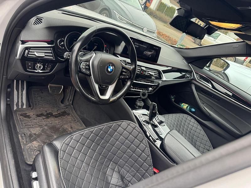 Gebraucht BMW 530 Sport Line 265 PS (194 kW) 2018 Weiß Kombi
