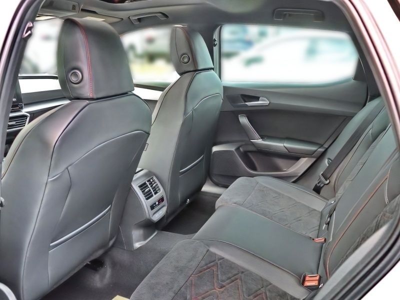 Gebraucht Seat Leon FR 150 PS (110 kW) 2024 Weiß Van / Kleinbus