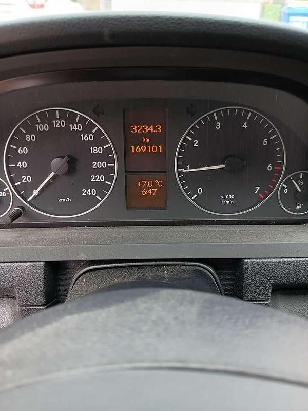 Gebraucht Mercedes 180 116 PS (85 kW) 2010 Limousine