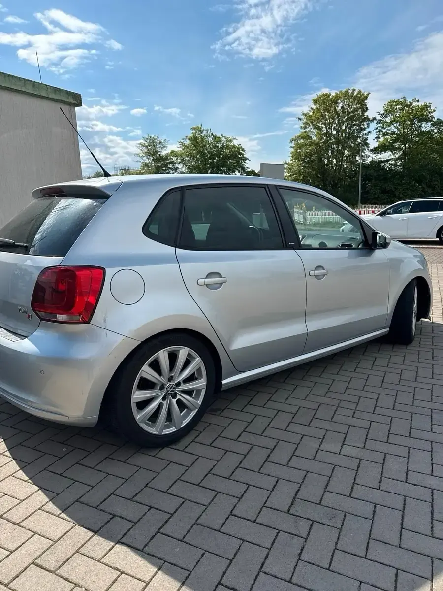 Gebraucht VW Polo 75 PS (55 kW) 2011 Silber Kleinwagen