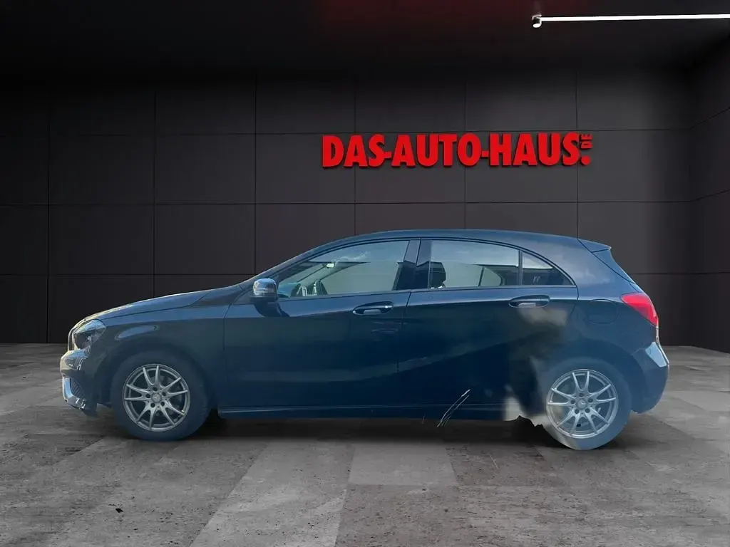 Gebraucht Mercedes A180 122 PS (89 kW) 2014 Schwarz Kleinwagen