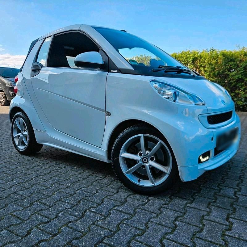 Gebraucht Smart ForTwo Cabrio 84 PS (61 kW) 2011 Weiß Cabrio