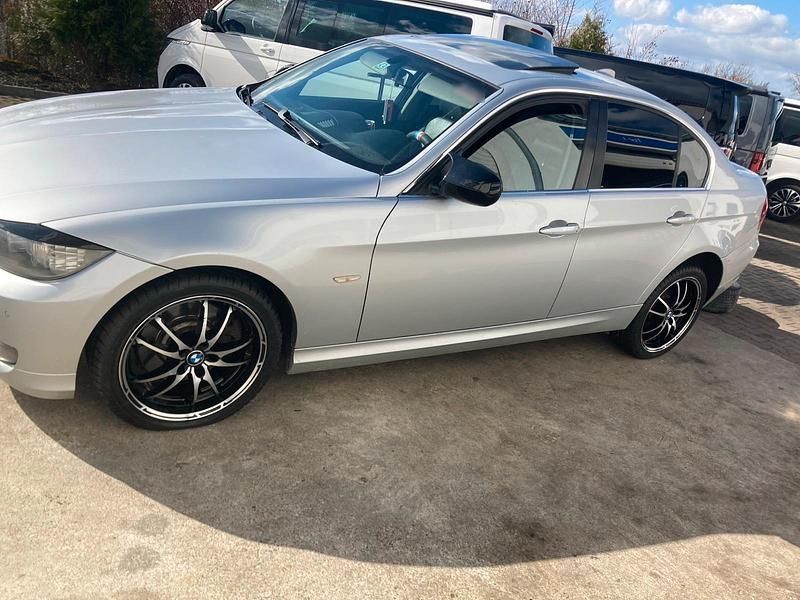 Gebraucht BMW 325 200 PS (147 kW) 2010 Silber Limousine