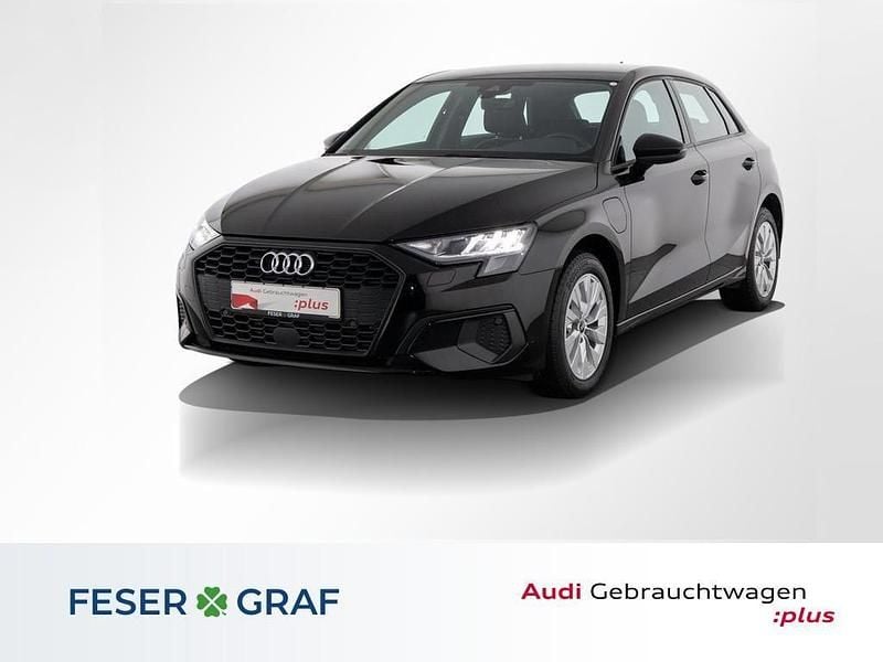 Brillantschwarz Gebraucht 2021 Audi A3 Sportback e-tron Design Limousine | 19.990 € (Fairer Preis) - Bild 1/4