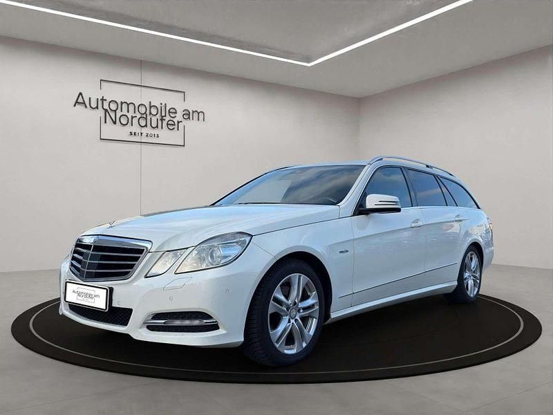 Weiß Gebraucht 2011 Mercedes E250 Limousine | 12.790 € (Fairer Preis) - Bild 1/4