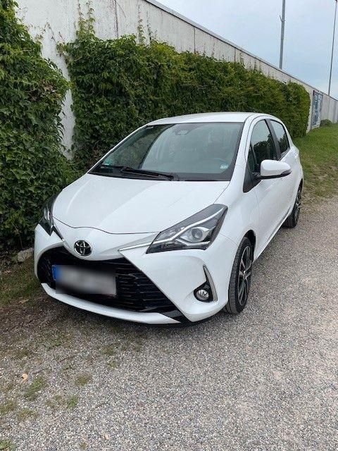 Gebraucht 2017 Toyota Yaris Team Kleinwagen | 10.900 € (Fairer Preis) - Bild 1/4
