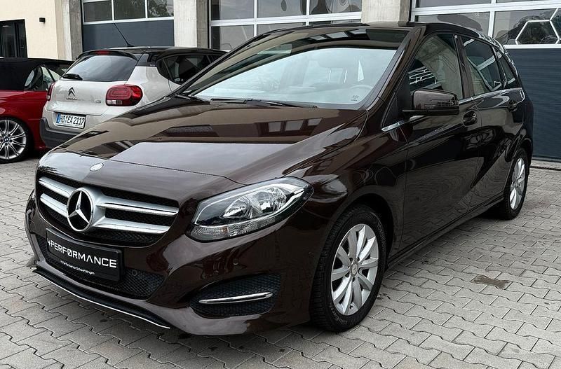 Braun Gebraucht 2016 Mercedes B180 Van / Kleinbus | 12.990 € (Fairer Preis) - Bild 1/4