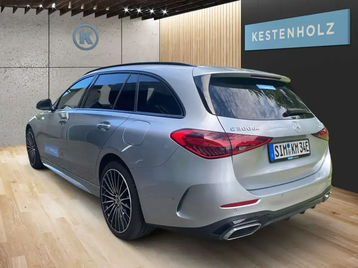 Gebraucht Mercedes C300e AMG 313 PS (230 kW) 2025 Lack hightechsilber Kombi