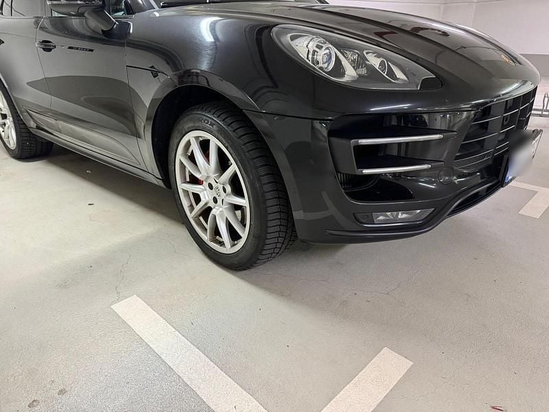 Schwarz Gebraucht 2015 Porsche Macan Turbo SUV | 27.750 € (Fairer Preis) - Bild 1/4