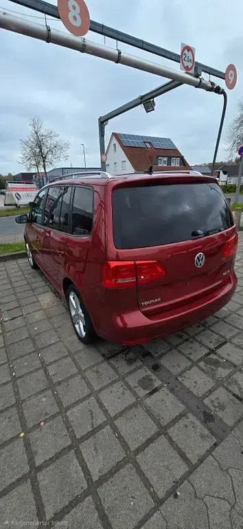 Gebraucht VW Touran Cup 140 PS (102 kW) 2015 Rot Van / Kleinbus