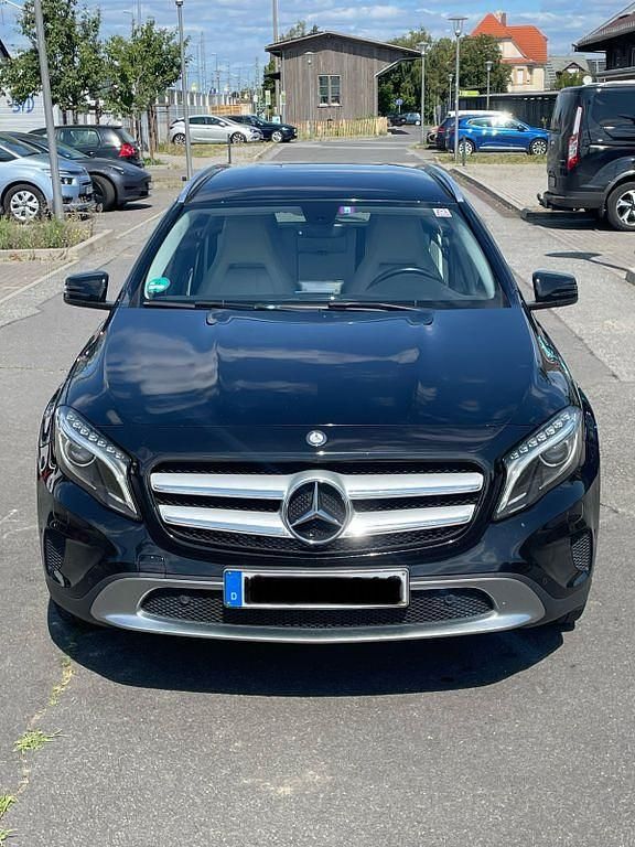 Schwarz Gebraucht 2014 Mercedes GLA200 Urban SUV | 10.200 € (Fairer Preis) - Bild 1/4