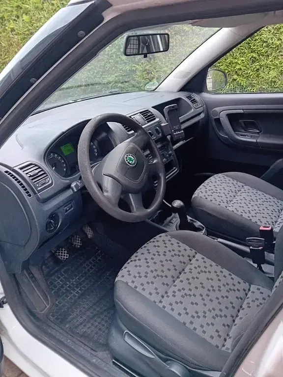 Gebraucht Skoda Roomster 75 PS (55 kW) 2011 Weiß Van / Kleinbus