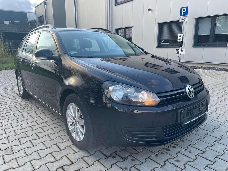 Gebraucht VW Golf VI Trendline 105 PS (77 kW) 2010 Deep black perleffekt Kleinwagen