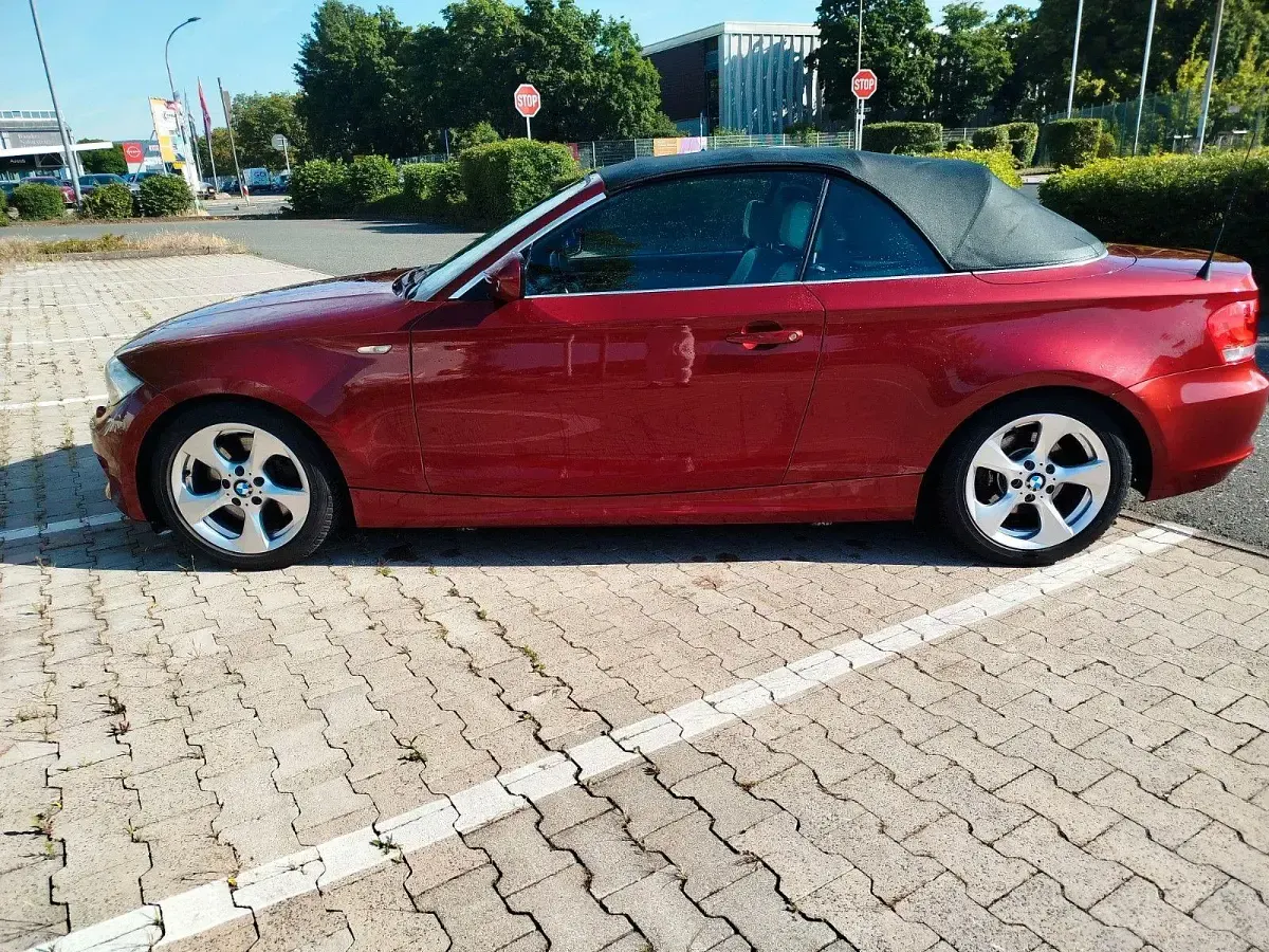 Gebraucht BMW 123 Cabriolet 204 PS (150 kW) 2011 Rot Cabrio